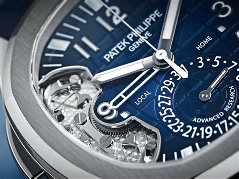 patented terminal curve patek philippe boss at the outer end